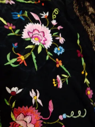 Antiguo Mantón de Manila Bordado
