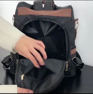 Mochila negra antirrobo nailon