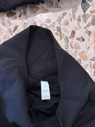 Conjunto deportivo S: top manga larga y mallas