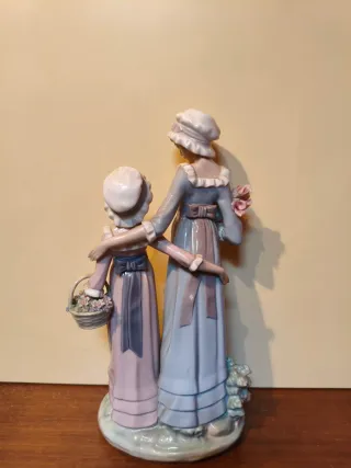 Figura Lladró Madre e Hija con Flores