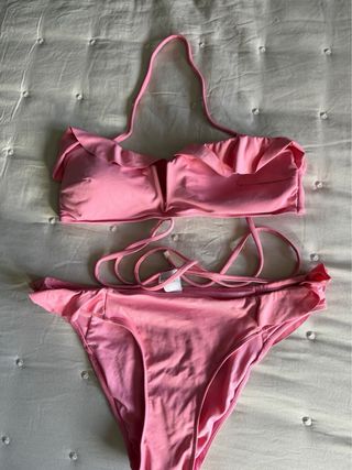 Bikini rosa con volantes