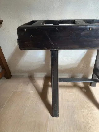 Cantarera antigua para 2 cántaros y dos pucheros