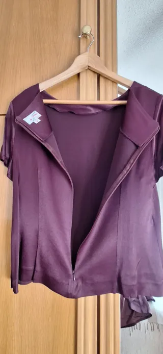Traje de chaqueta top y falda morado