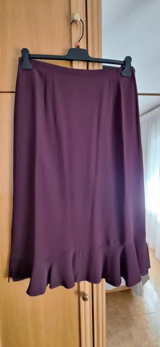 Traje de chaqueta top y falda morado