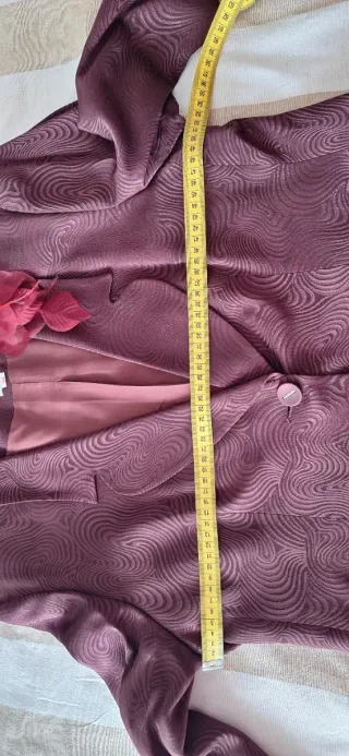 Traje de chaqueta top y falda morado