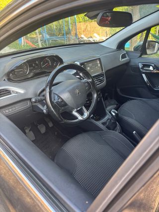 Peugeot 208 2016