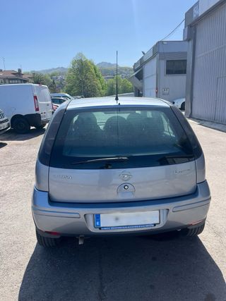 Opel Corsa 2004 (1.2)