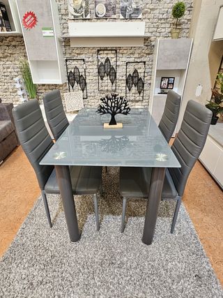 Mesa cristal templado y 4 sillas blancas