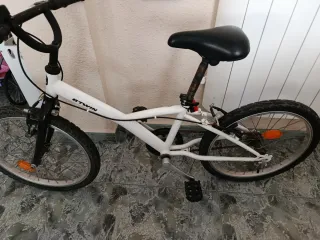 Bicicleta infantil BTWIN blanca