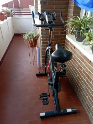 Bicicleta de spinning en perfecto estado, práctica