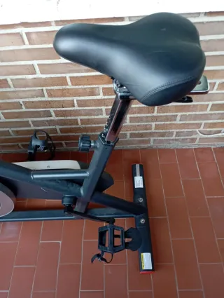 Bicicleta de spinning en perfecto estado, práctica