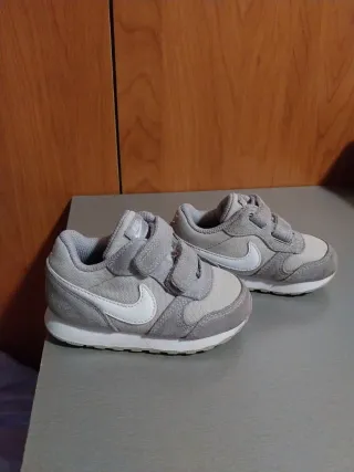 2 Pares Zapatitos Niños/Niñas Tallas 20 y 22