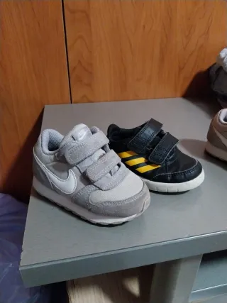 2 Pares Zapatitos Niños/Niñas Tallas 20 y 22