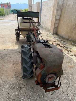 Tractor Pascuali con cuba y retovato