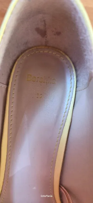 Zapatos de tacón Bershka amarillos