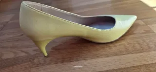 Zapatos de tacón Bershka amarillos