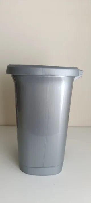 Cubo basura 8L gris pequeño a estrenar
