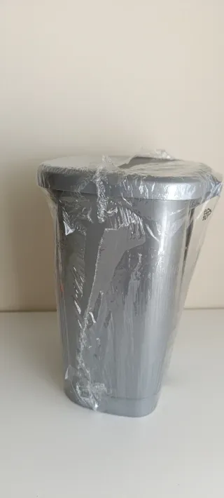 Cubo basura 8L gris pequeño a estrenar