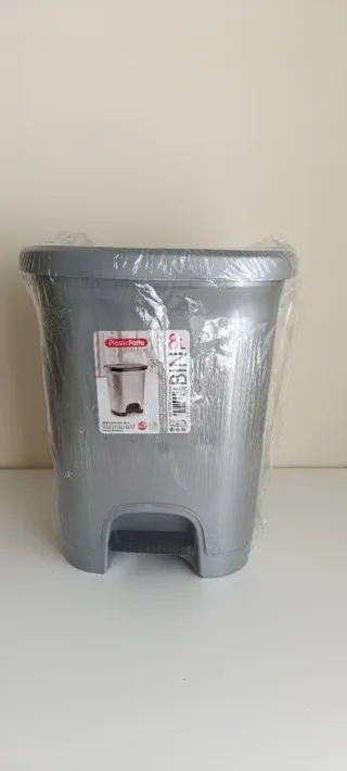 Cubo basura 8L gris pequeño a estrenar