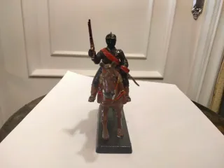 Soldado de plomo a caballo con escopeta
