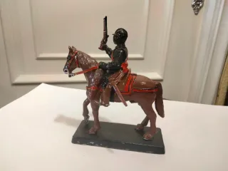 Soldado de plomo a caballo con escopeta