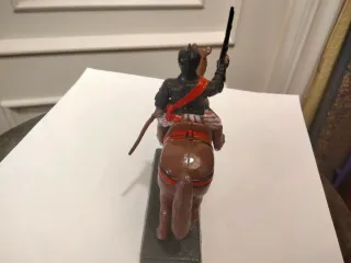 Soldado de plomo a caballo con escopeta