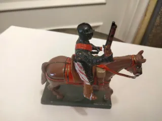 Soldado de plomo a caballo con escopeta