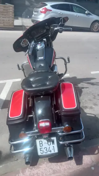 Harley Davidson classic Negra y Roja