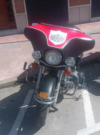 Harley Davidson classic Negra y Roja