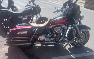 Harley Davidson classic Negra y Roja
