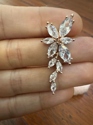 Orecchini pendenti a fiore