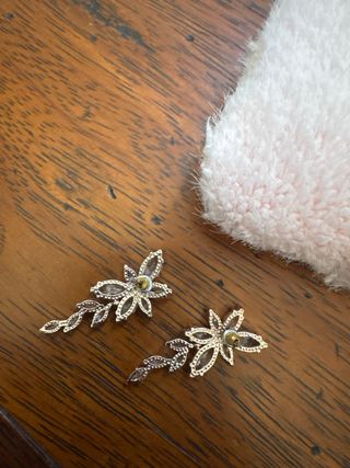 Orecchini pendenti a fiore