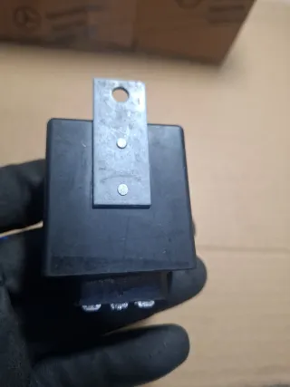 Relè HELLA 5WG 002 450-22 12V Mercedes 207 310