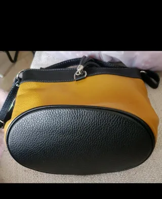 Bolso pequeño piel negro y mostaza