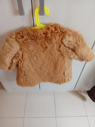 Abrigo UNICEF 12-18 meses,es de piel auténtica.