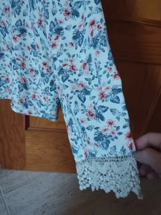 Blusa Hollister floral manga larga