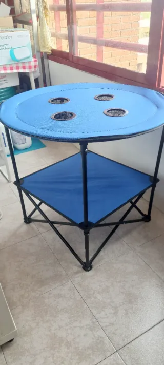 Mesa Camping Plegable Azul y Negra.