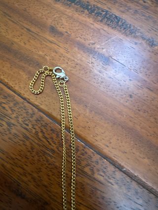 Collana con lettera N oro e nero