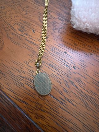 Collana con lettera N oro e nero