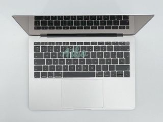 MacBook Air 13" (2018) Intel Core i5 1.6GHz 2 núcleos - SSD 128GB - RAM 8GB - Plata