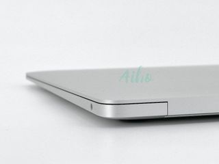 MacBook Air 13" (2018) Intel Core i5 1.6GHz 2 núcleos - SSD 128GB - RAM 8GB - Plata