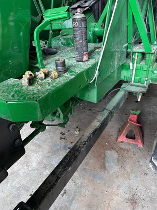 Anclajes pala clavellinas John Deere 3135