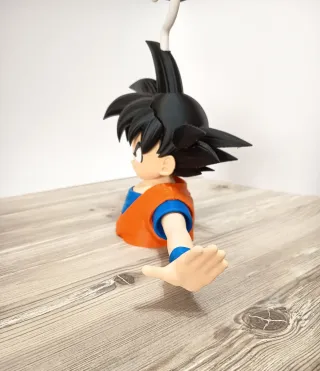 Percha ropa Goku Dragon Ball