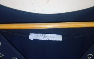 Vestido negro con tachuelas