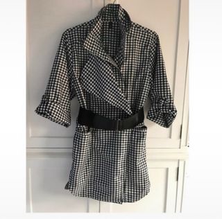 Gabardina Naf Naf cuadros blanco y negro