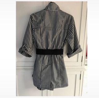 Gabardina Naf Naf cuadros blanco y negro