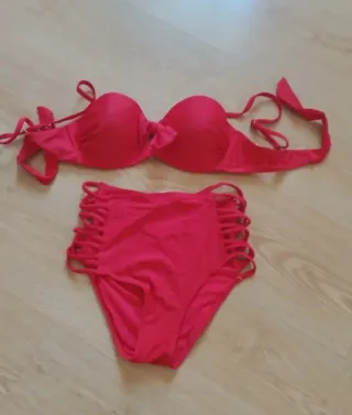 Bikini rojo talla 38 a estrenar
