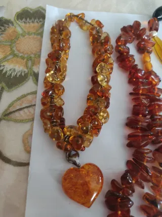 Reloj Cartier y collares