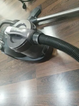 Aspiradora con tubo extensible