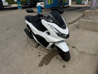 Honda PCX 125 Blanca - Maxi Scooter